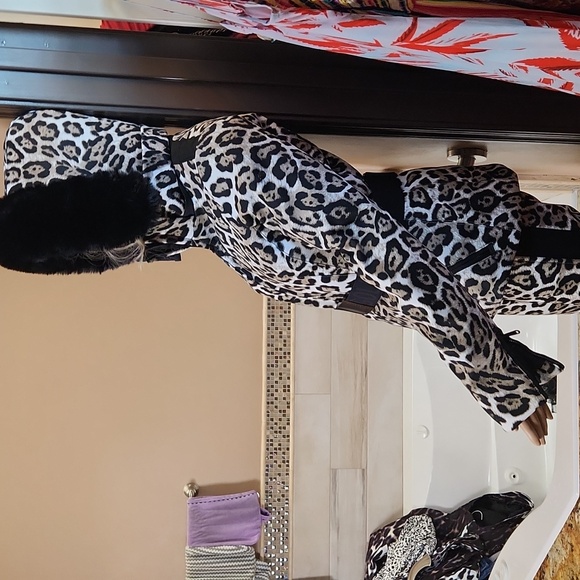 Goldbergh Jaguar Print Women's Ski Jacket - Picture 10 of 10